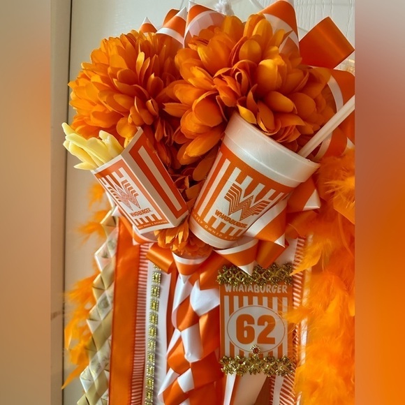 STARTER Mum Pin Corsage for all occasion with fancy braids - Picture 9 of 17